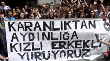Beyoğlu Anadolu Lisesi'nde karma eğitime son verilecek olması protesto edildi