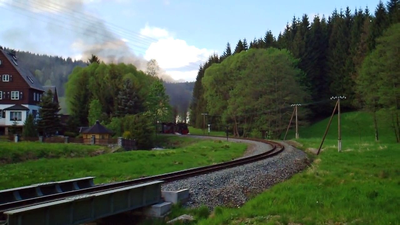 Preßnitztalbahn. Pfingsten 2015. 99 4652 + Lok Aquarius C dampfen nach Jöhstadt. 24. Mai