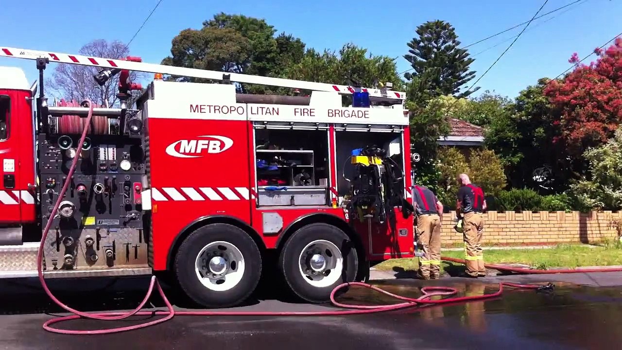 MFB pumper tanker 29 at a house fire