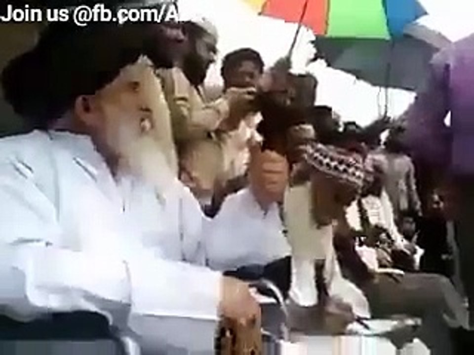 Molvi Gandi Gaalian Nakalte Huye-- Molvi Abusing Badly