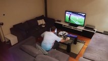 أرادت زوجته أن تمازحه أثناء مشاهدته لمبارة كرة القدم..شاهد كيف كانت ردة فعله
