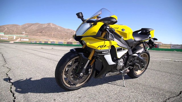 Video: 2016 Yamaha YZF-R1 Overview