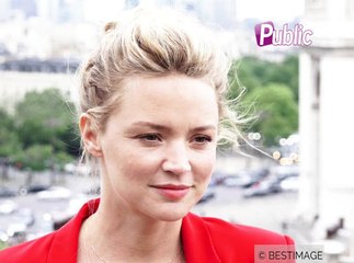 Virginie Efira : En smoking red le charme opère !