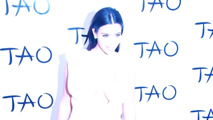 Kanye West mira a Kim Kardashian probarse ropa por horas