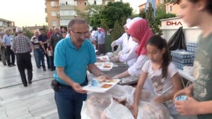 Kocaeli Darıca'da Her Akşam Düzenlenen İftar Programlarında Osmanlı Gelenekleri Yaşatılıyor