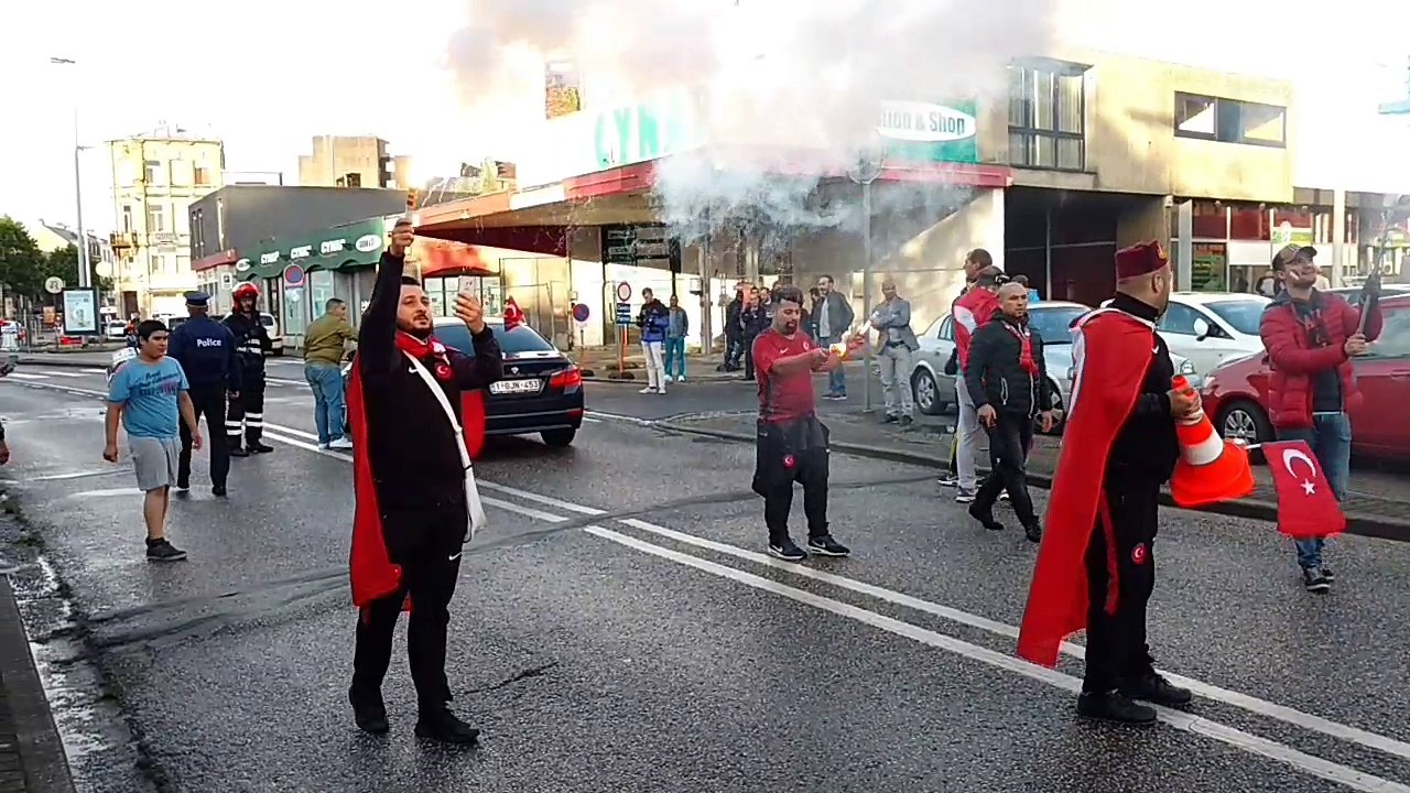 Les supporters turcs défilent dans les rues de Verviers