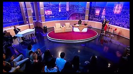الجمهور ينبه الضيفة بسبب عدم لبسها لملابس داخلية دخلوها بعضها بصياح