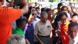 Tun M heads to Kuala Kangsar