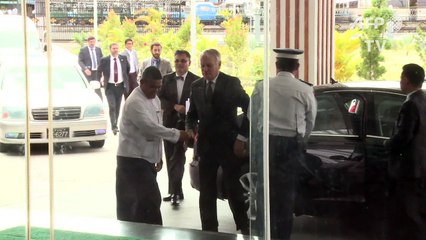Jean-Marc Ayrault rencontre Aung San Suu Kyi en Birmanie