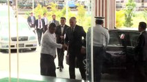 Jean-Marc Ayrault rencontre Aung San Suu Kyi en Birmanie