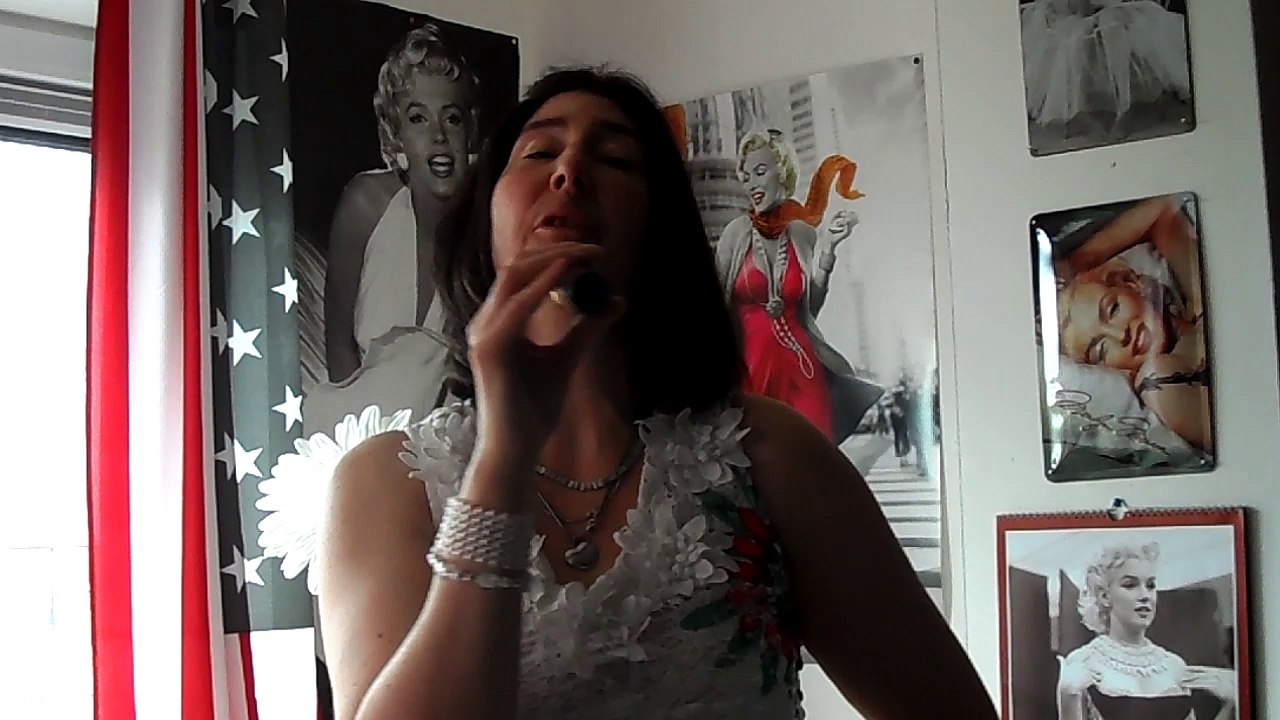 pauline ester  oui j l ' adore!!...