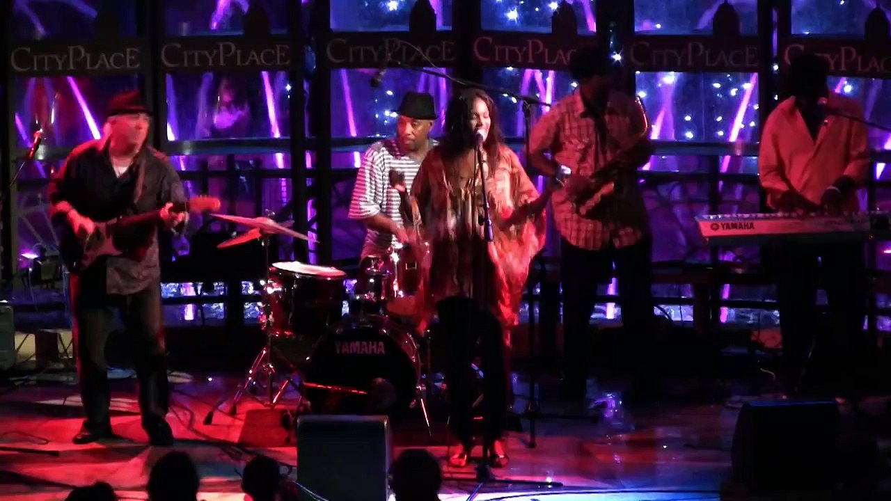 Dee Dee Wilde - CityPlace Plaza - 28 December 2012