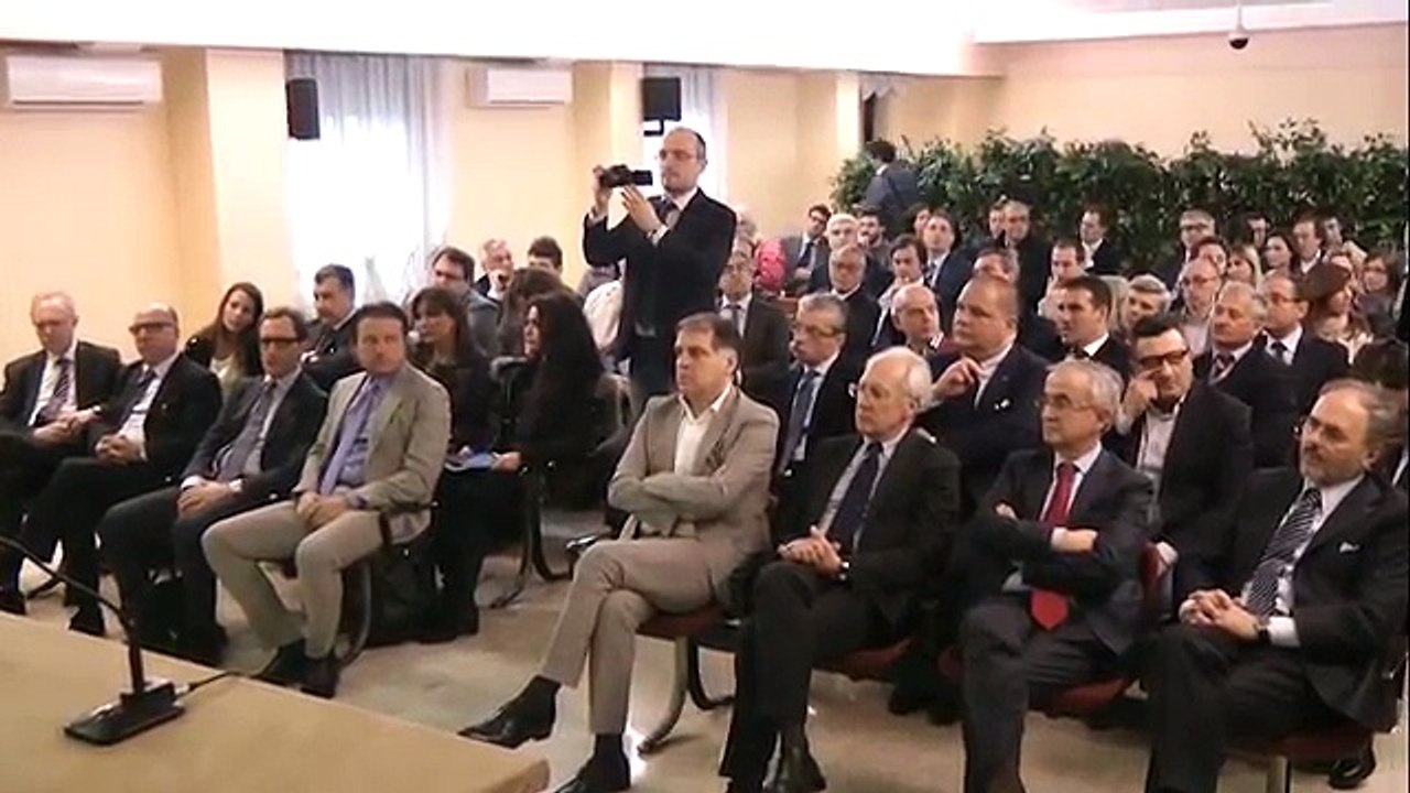 Vincenzo De Luca a Confindustria (28/04/2015)