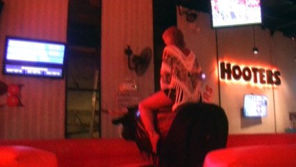 HOOTERS PATTAYA THAILAND 2016