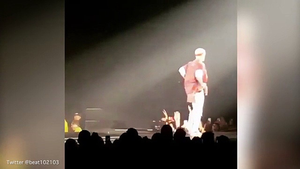 Justin Bieber falls off stage during a concert in Canada