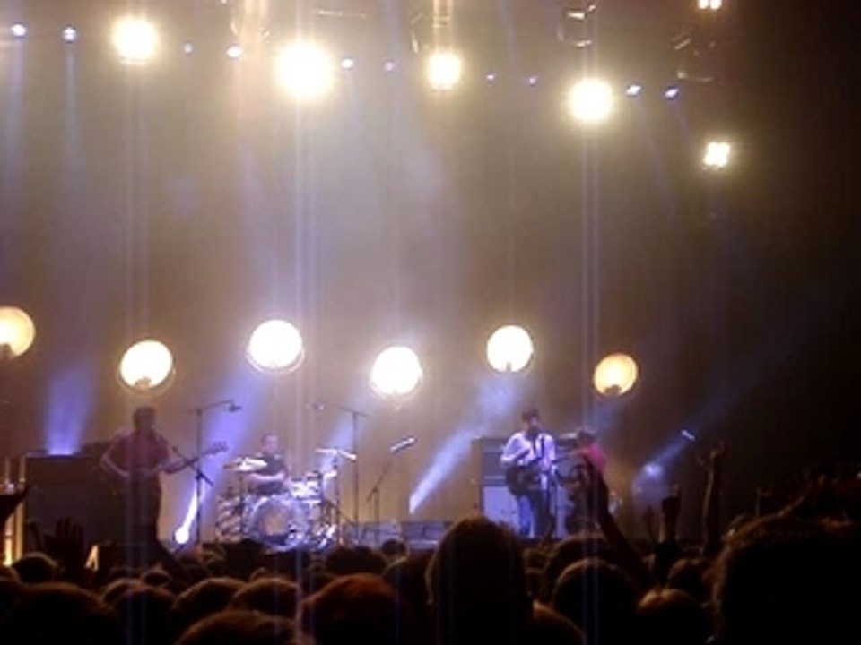 Arctic Monkeys - I Bet You Look Good On A Dance Live @ Lille