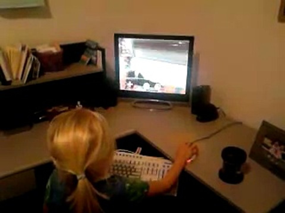 Ashlyn Plays TF2 on The Q Clan Mach 4 24/7 Server