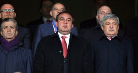 Yıldırım Demirören, 3. Golden Sonra Koltuğunu Terk Etti