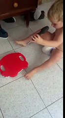 Nene de 1 año y medio arregla juguetes!!!