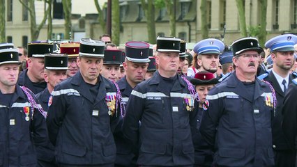 Hollande vows to protect overstretched French police