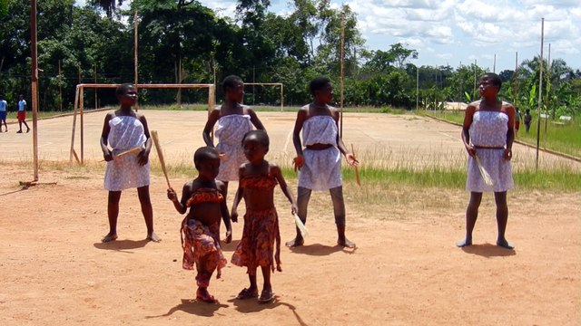 DEUX PETITES DANSEUSES AFRICAINES!