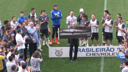 Télécharger la video: Tite é homenageado pelo Corinthians antes de assumir Seleção