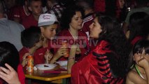 Report TV - Tiranë, atmosfera te pedonalja perpara fillimit te ndeshjes Shqiperi   Rumani