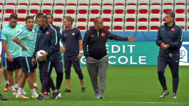 Euro-2016: la Turquie se prépare à affronter l'Espagne