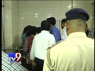 Two men on bike throw acid at lady traffic cop in Vadodara - Tv9 Gujarati