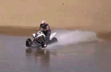 Gölün Üzerinde ATV Sürdü