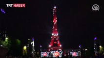 Eyfel Kulesi ikinci kez Türk bayrağına büründü