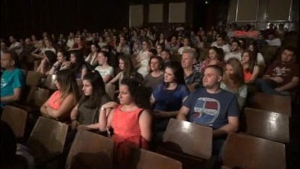 Türkçe Tiyatro Oyununda Arnavutça Altyazı...