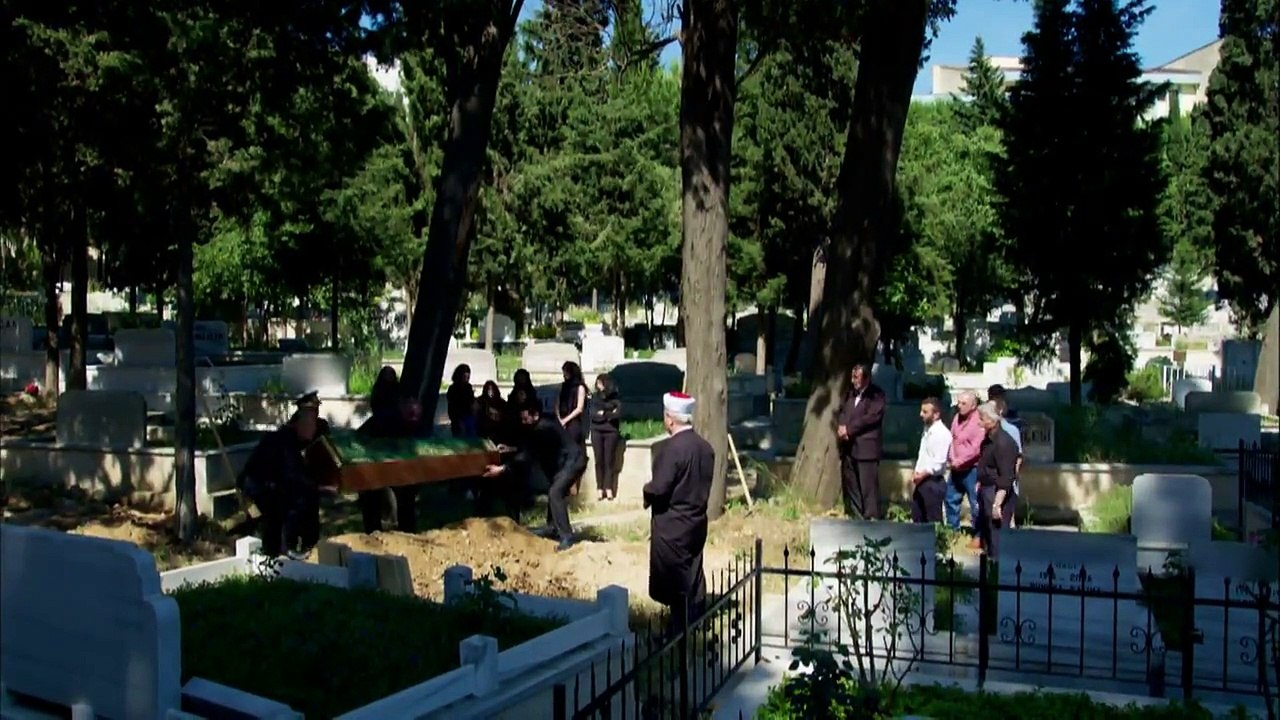 بويراز كارايل Poyraz Karayel مشهد دفن بويراز