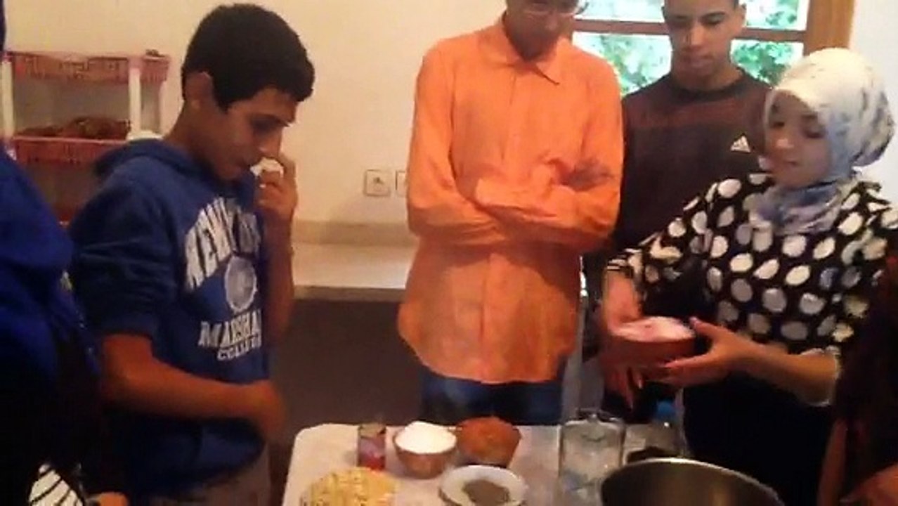 Préparation du Ftour par les jeunes et les enfants accueillis au siège de l'association Ourika Tadamoune