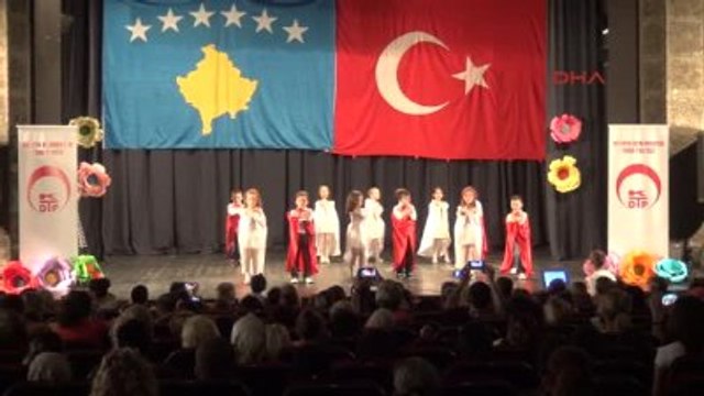 Kosova'da Türk Anaokulu Öğrencilerinden Toplu Mezuniyet Töreni