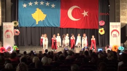 Kosova'da Türk Anaokulu Öğrencilerinden Toplu Mezuniyet Töreni