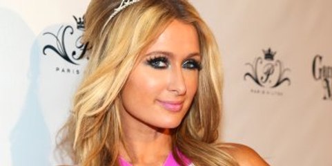 Paris Hilton Milano'da Bir Mağazada Frikik Verdi