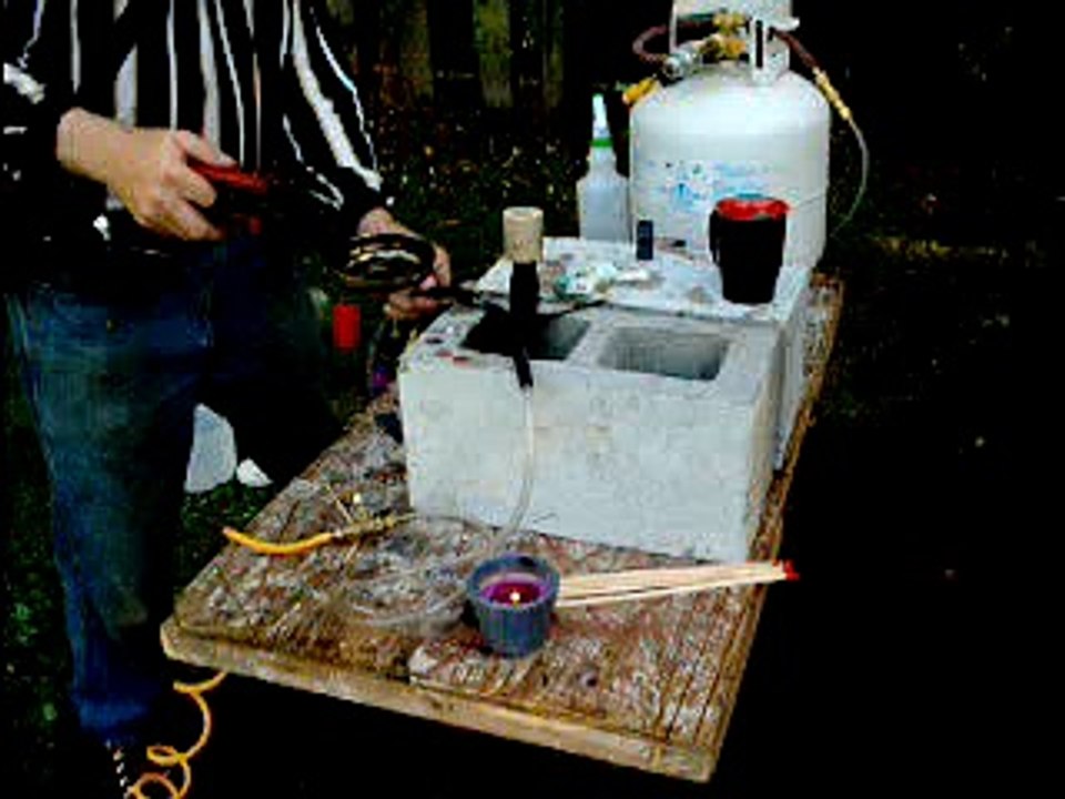 10-Summer 2007-Flame Pipe aka Joe Pipe: water heating test using compressed and and propane.