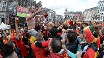 Mons: folle ambiance devant l'écran géant sur la grand place.  Belgique-Irlande (3-0)