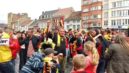 Mouscron: explosion de joie sur la Grand-Place après le but d'Axel Witsel