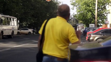 Un robot s’échappe de son laboratoire et se retrouve au milieu de la route (Russie)