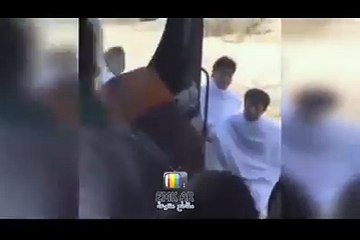 السعودية.. سائق حافلة يرفع السكين في وجه معتمرين ويشتمهم! ملا حالة بففف