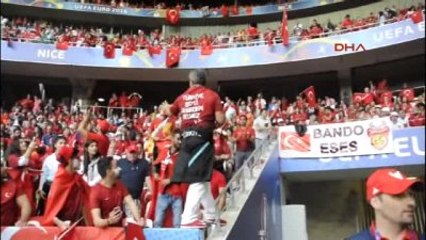 Türk Taraftarlar Fransa'yı "Marş"Larla İnletti