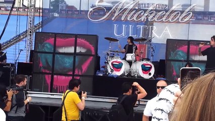 Falling In Reverse - I'm Not A Vampire LIVE EDGEFEST 23