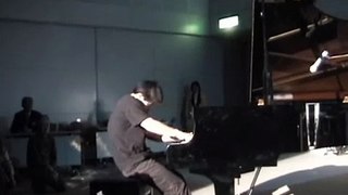 新倉壮朗　ピアノ演奏  2004.3.28