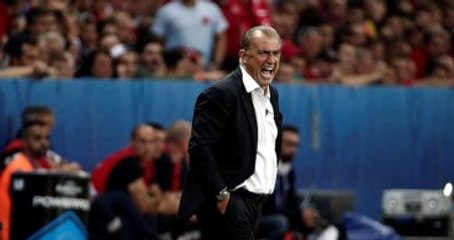 Fatih Terim, Sosyal Medyada Ailesine Edilen Hakaretleri Görünce Fenalaştı