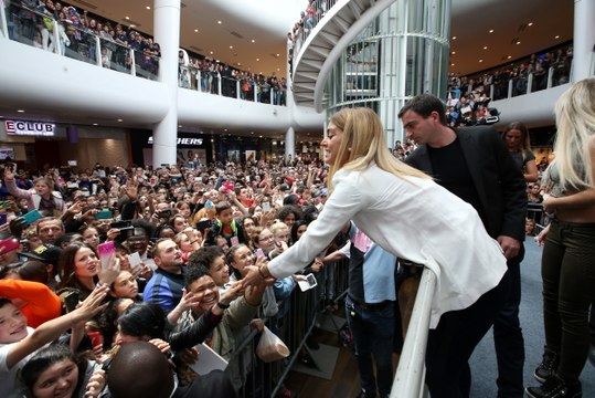 Émeute dans un centre commercial pour les Anges de la téléréalité