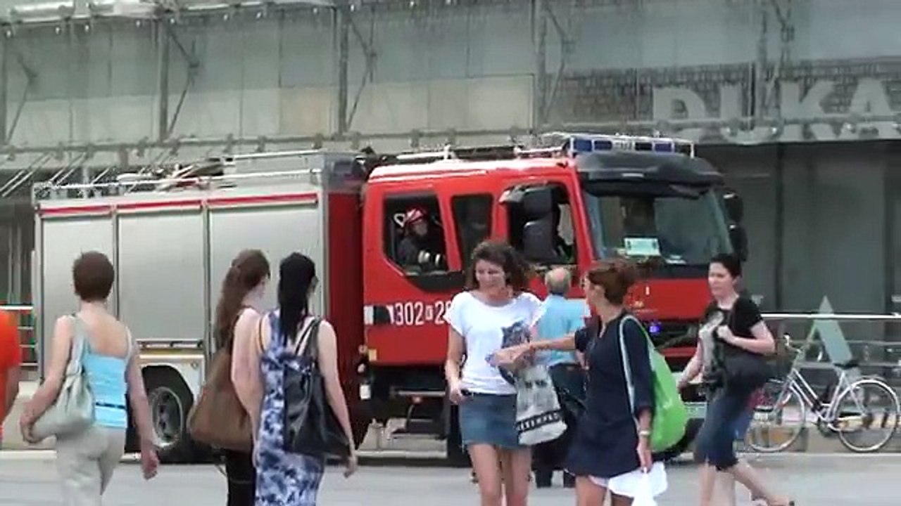 302[K]26 Volvo GCBA 4/24 z JRG 2 Kraków dojazd alarmowy na pokaz ratownictwa drogowego.