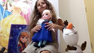 Marcela e suas bonecas
