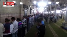 بالفيديو..التراويح فى مسجد الحسين.. صلوات بها الروح تسمو